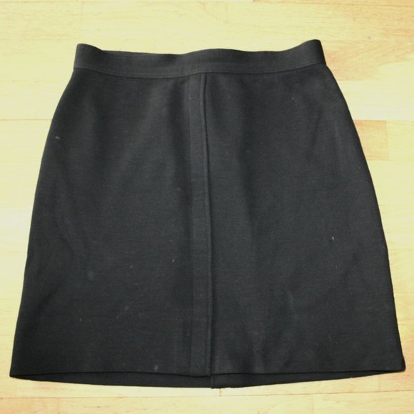 BEAUTIFUL AUTHENTIC BLACK CHANEL CLASSIC SKIRT WITH LOGO BUTTON - Picture 1 of 8